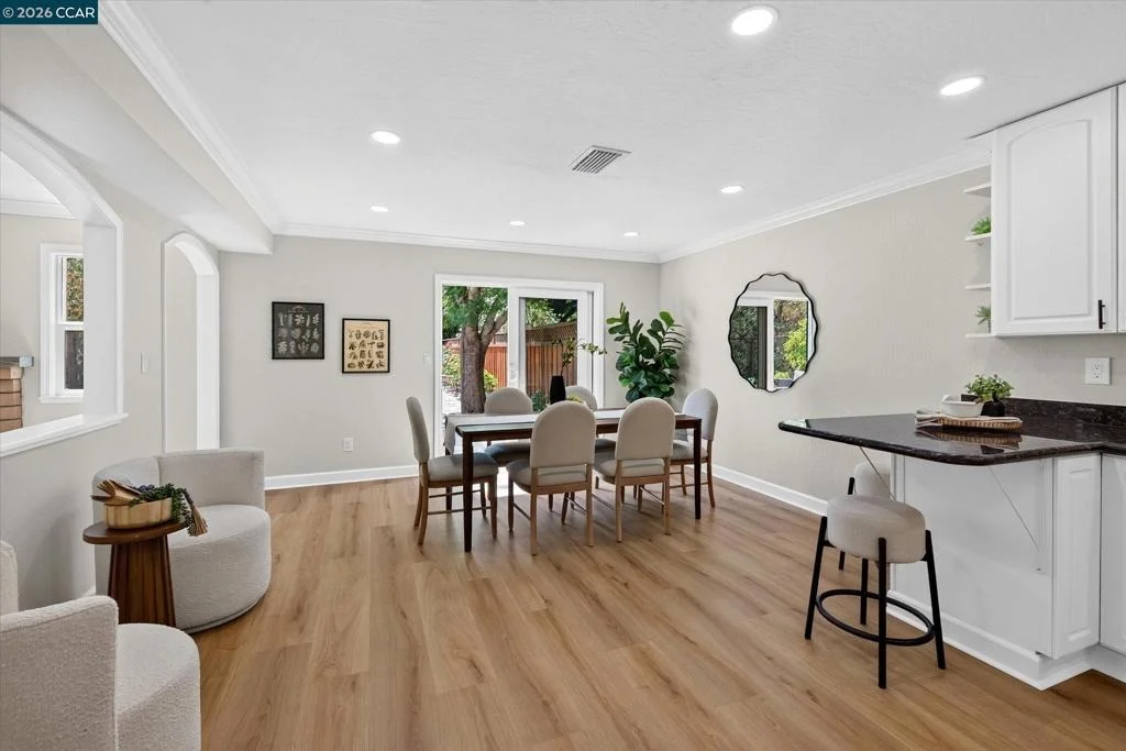 Photo of 584 Mission Pl
