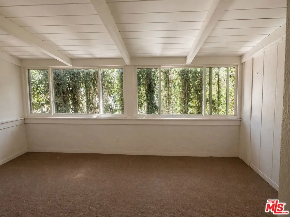 Photo of 431 Westmount Drive