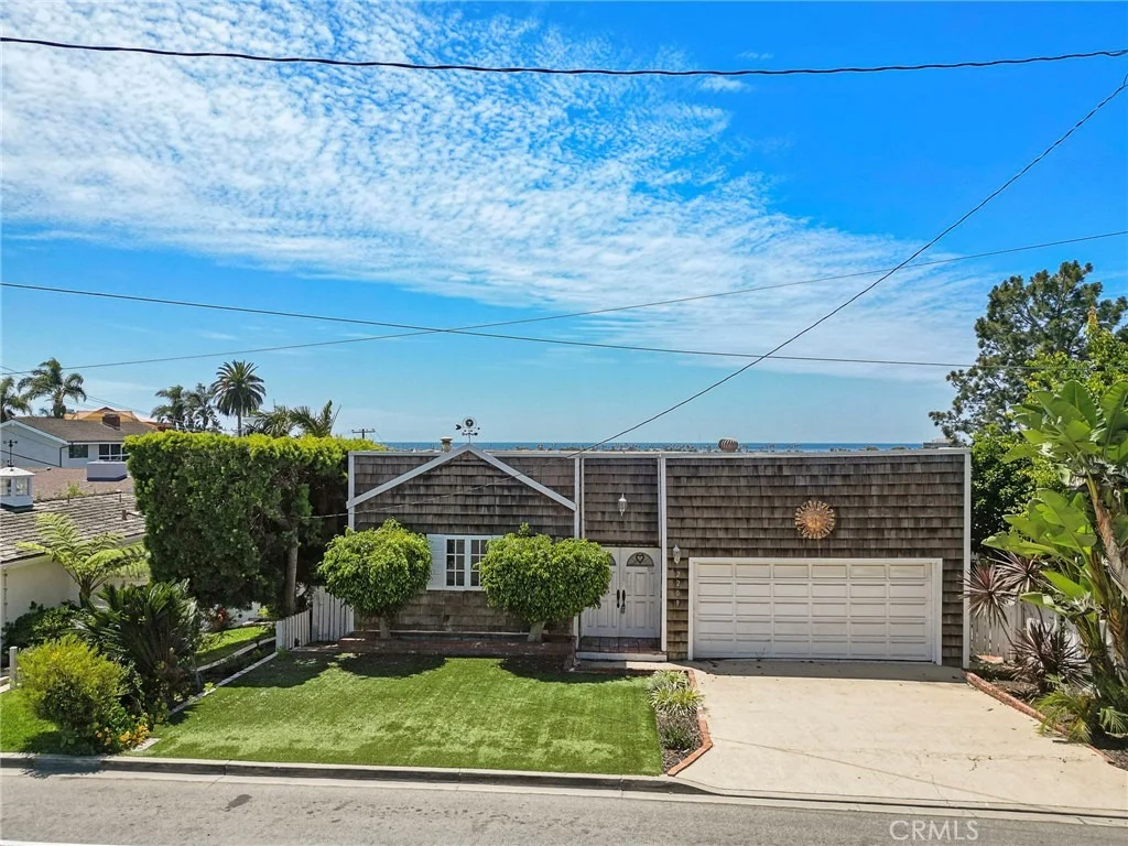 Photo of 2209 Cliff Drive