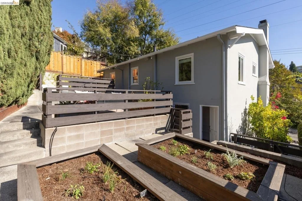 Photo of 1338 Bates Rd