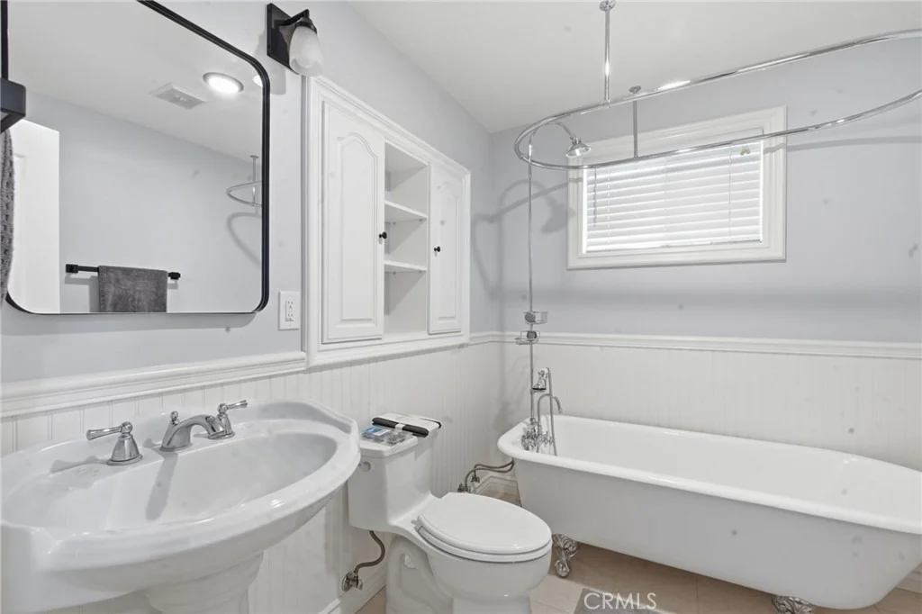 Photo of 4028 Center