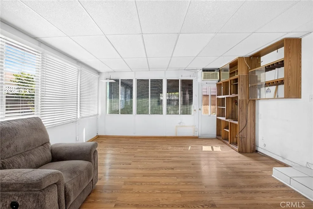 Photo of 10923 Belcher