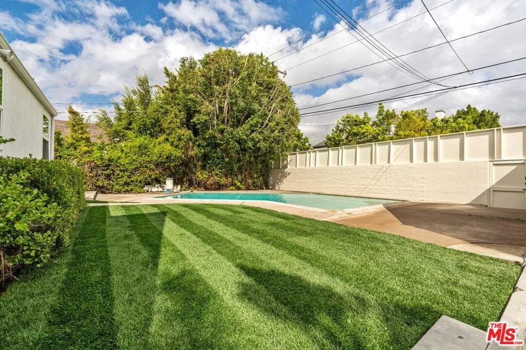 Photo of 512 N Elm Drive