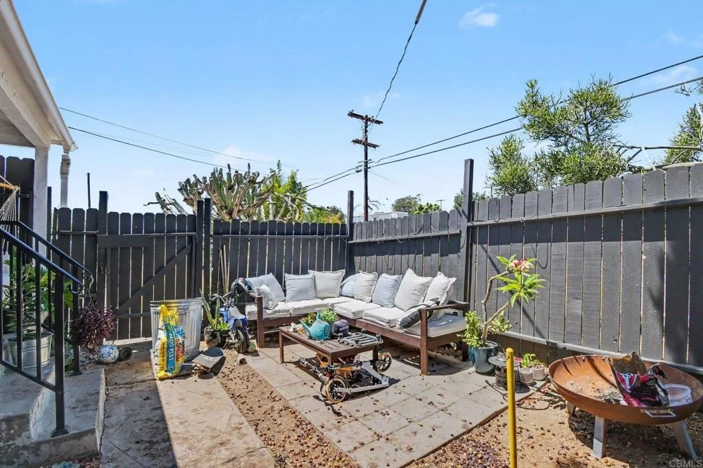Photo of 2610 Helix St.