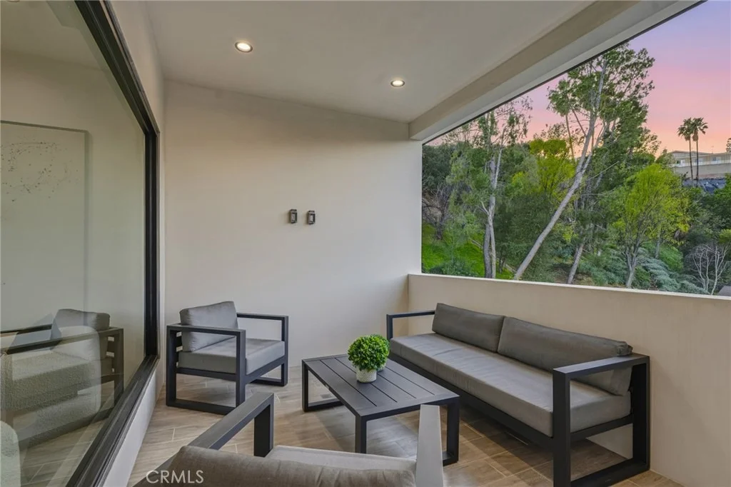 Photo of 4331 Alonzo