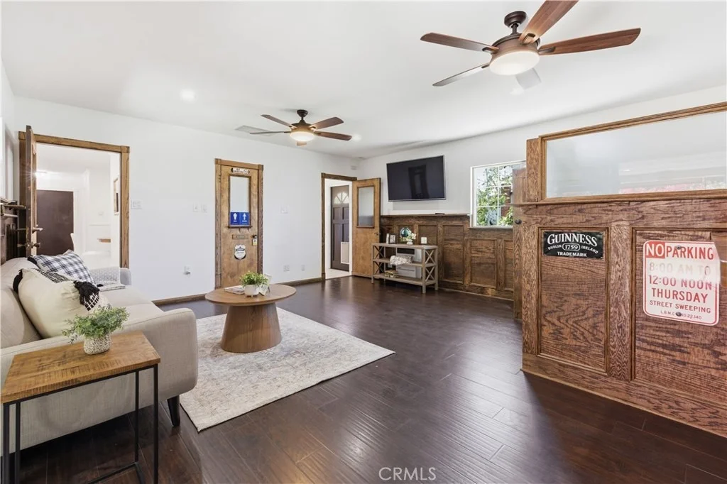 Photo of 3327 N Studebaker
