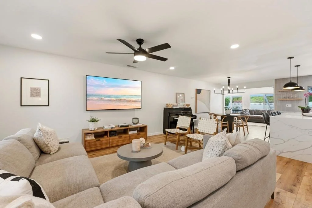 Photo of 952 La Tierra Drive