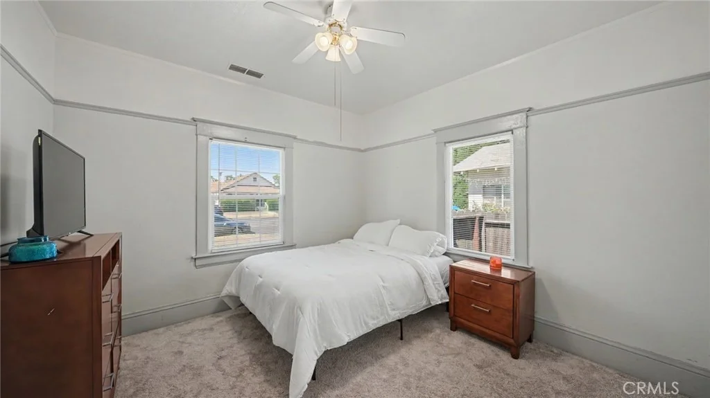 Photo of 115 W 19th