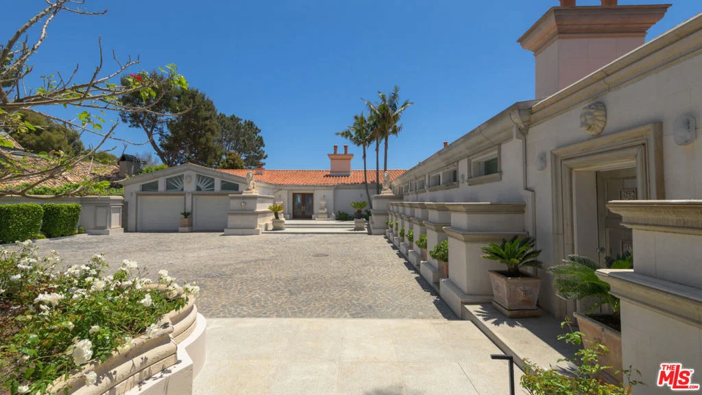 Photo of 29000 Cliffside Drive