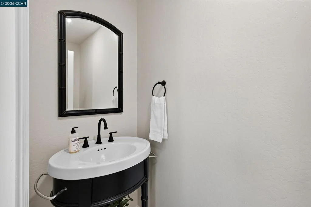 Photo of 584 Mission Pl