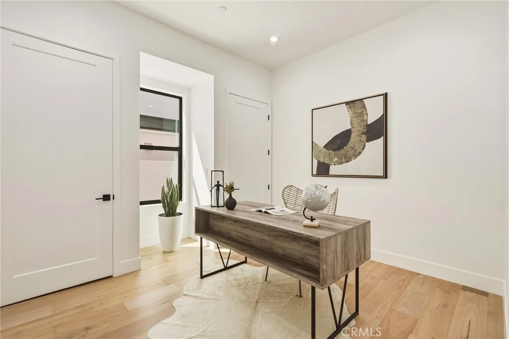 Photo of 2501 Curtis