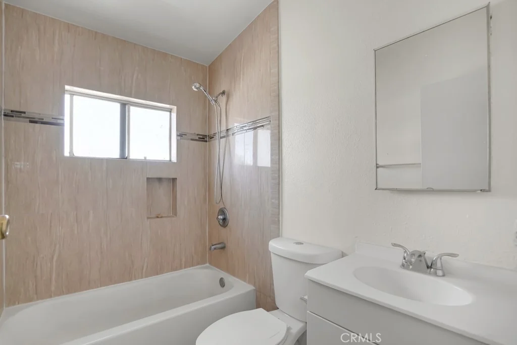 Photo of 116 E Alondra
