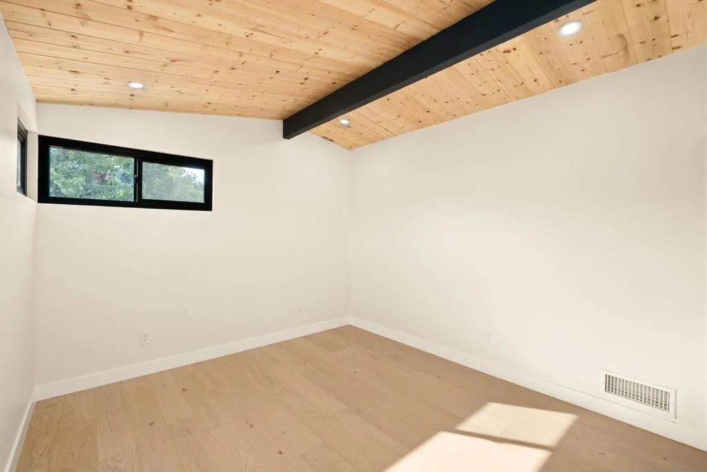 Photo of 3992 La Cresta