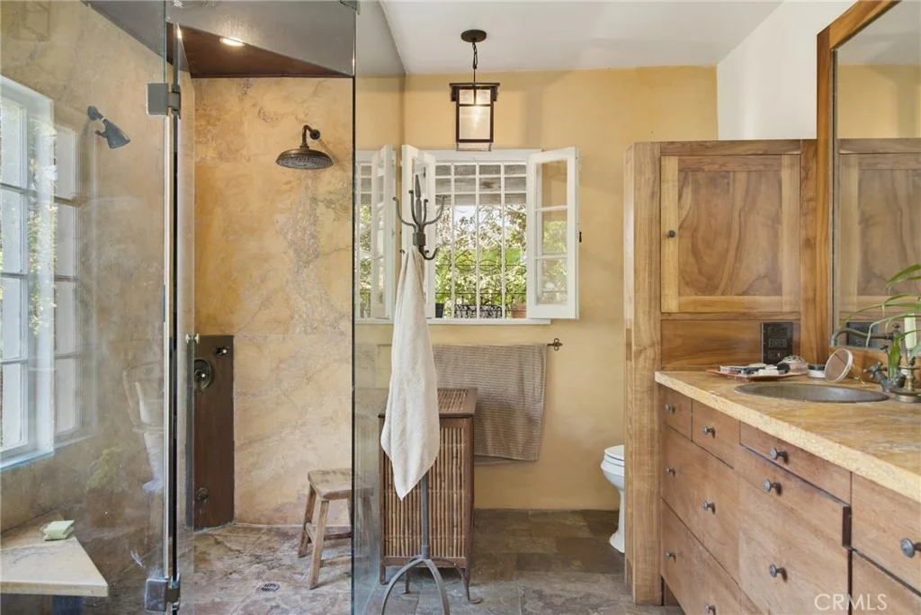 Photo of 2243 Cloverfield Boulevard