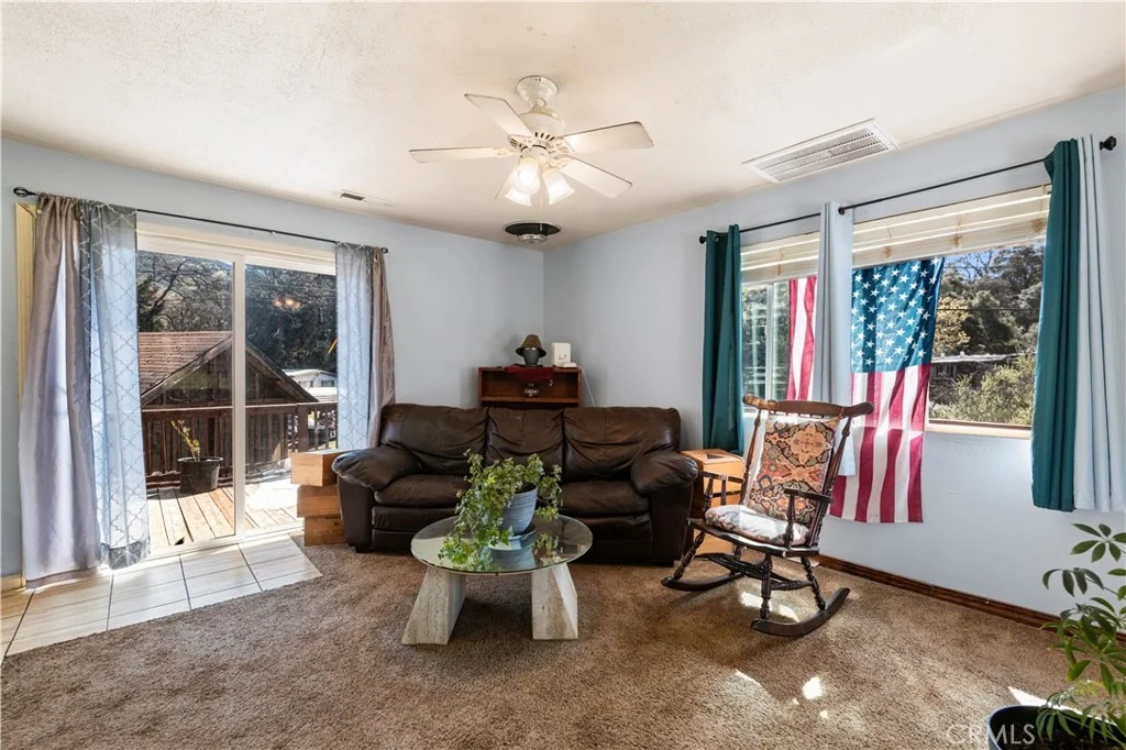 Photo of 6985 Floyd Way