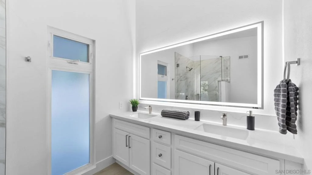Photo of 4909 Pacifica
