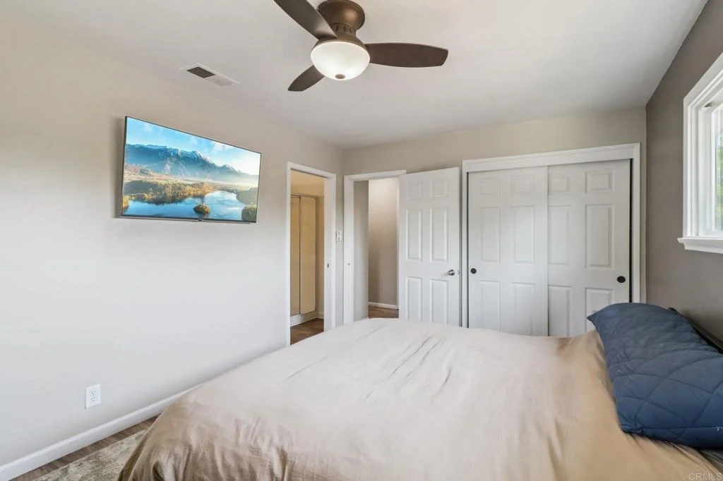 Photo of 915 Crest View Dr