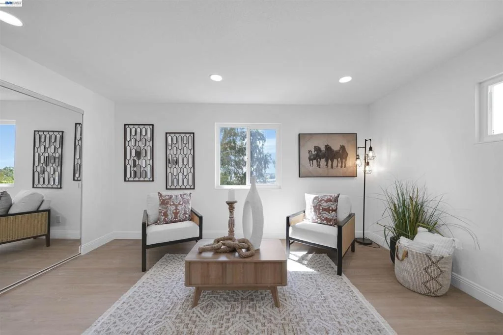 Photo of 1069 Central Blvd