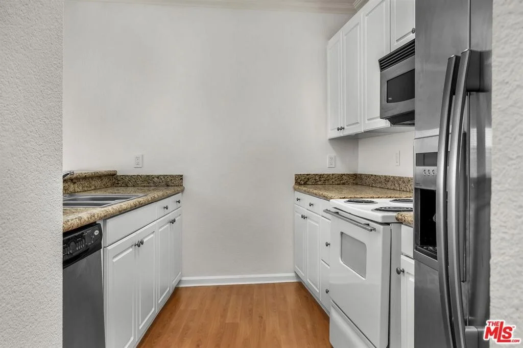 Photo of Unit 506 at 838 Pine Avenue