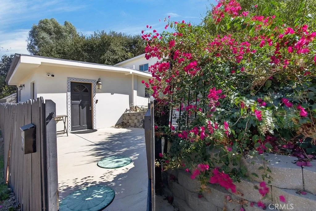 Photo of 1068 Loma Lane