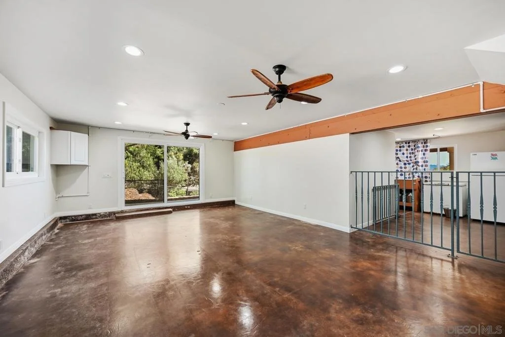 Photo of 4488 La Canada