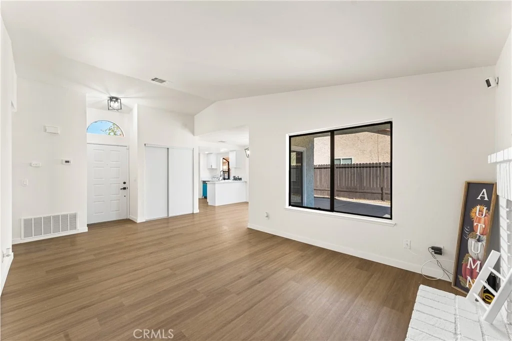 Photo of 1002 E Avenue J6 Avenue