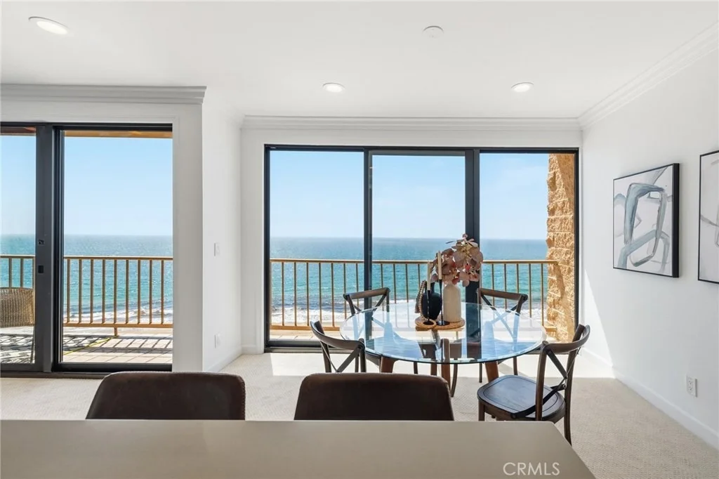 Photo of Unit 306 at 727 Esplanade