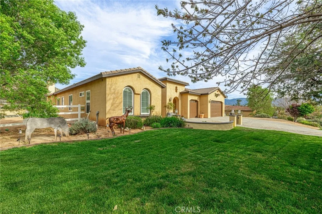 Photo of 33442 Desert Road