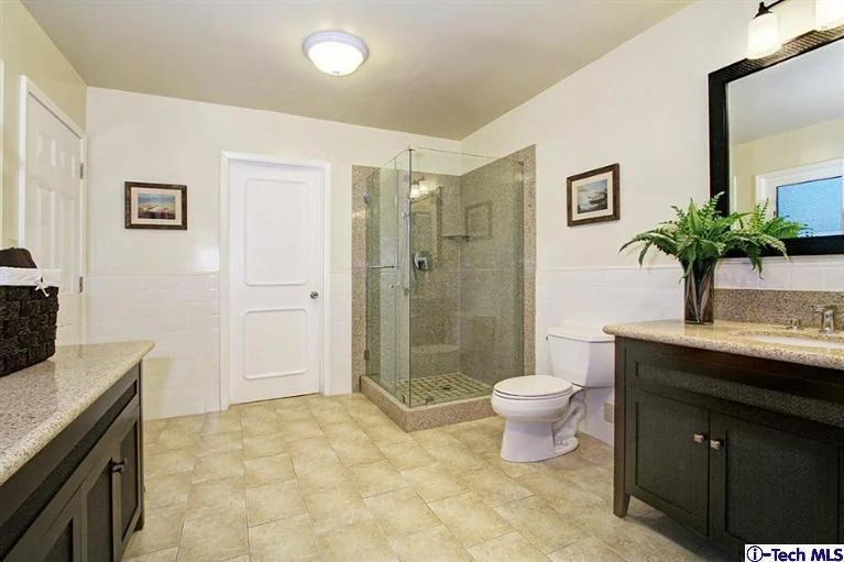 Photo of 2463 Ridgeway Road