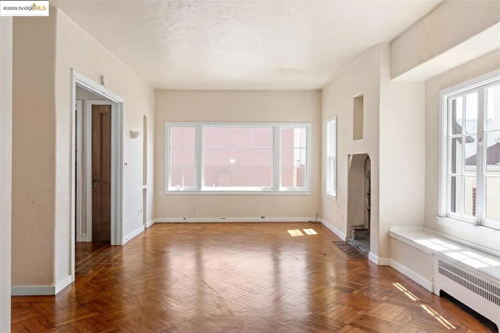 Photo of 2441 Carleton Street