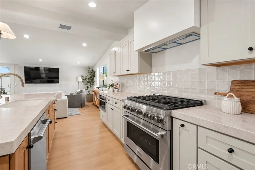 Photo of 2425 Bowdoin