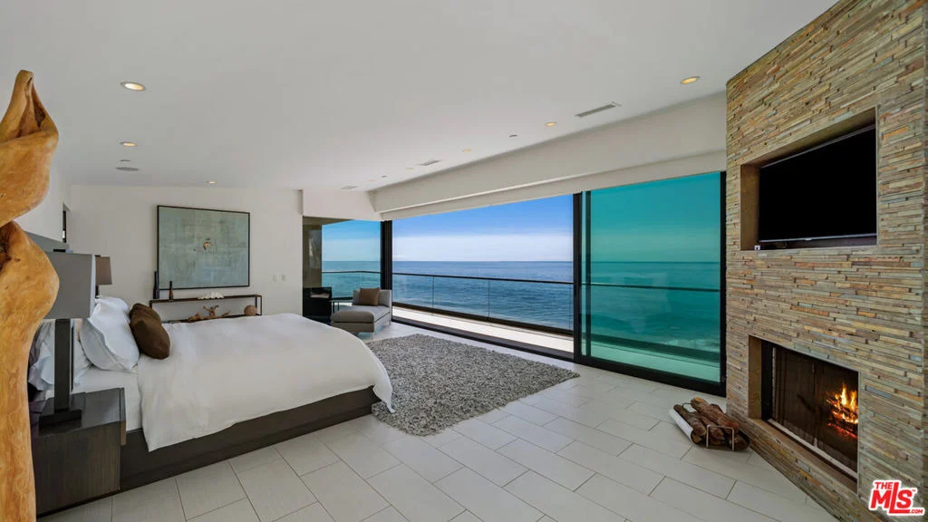 Photo of 25250 Malibu Road