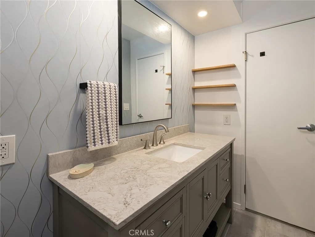 Photo of Unit 313 at 531 Esplanade
