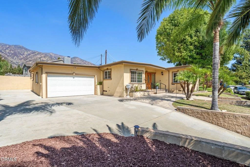Photo of 923 Crestview Drive