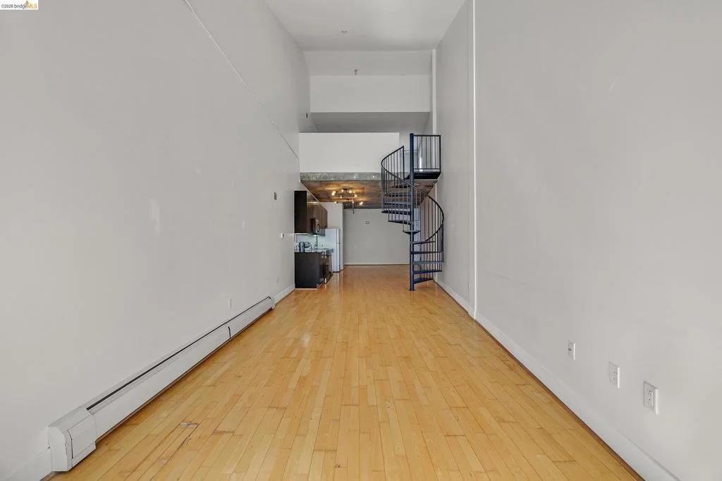 Photo of Unit 842 at 311 Oak St