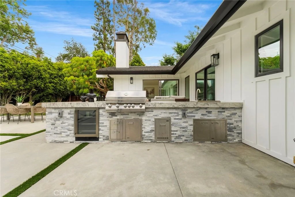 Photo of 1470 Bryant Drive E
