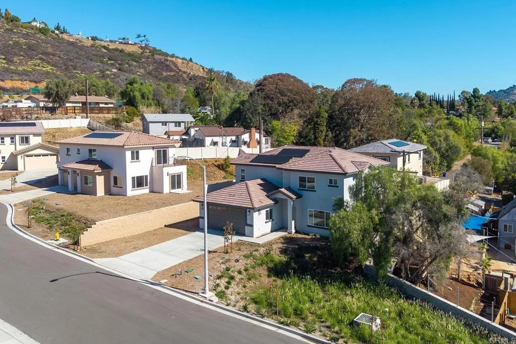 Photo of 3900 Rojo Tierra