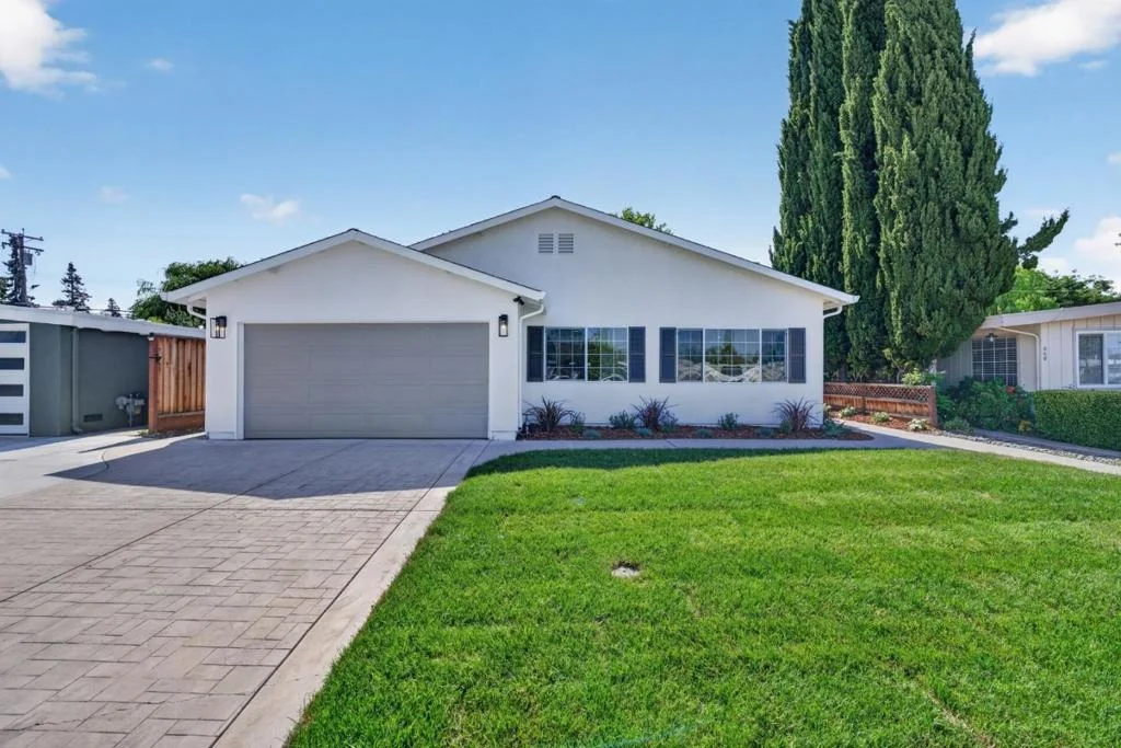 Photo of 944 White Drive