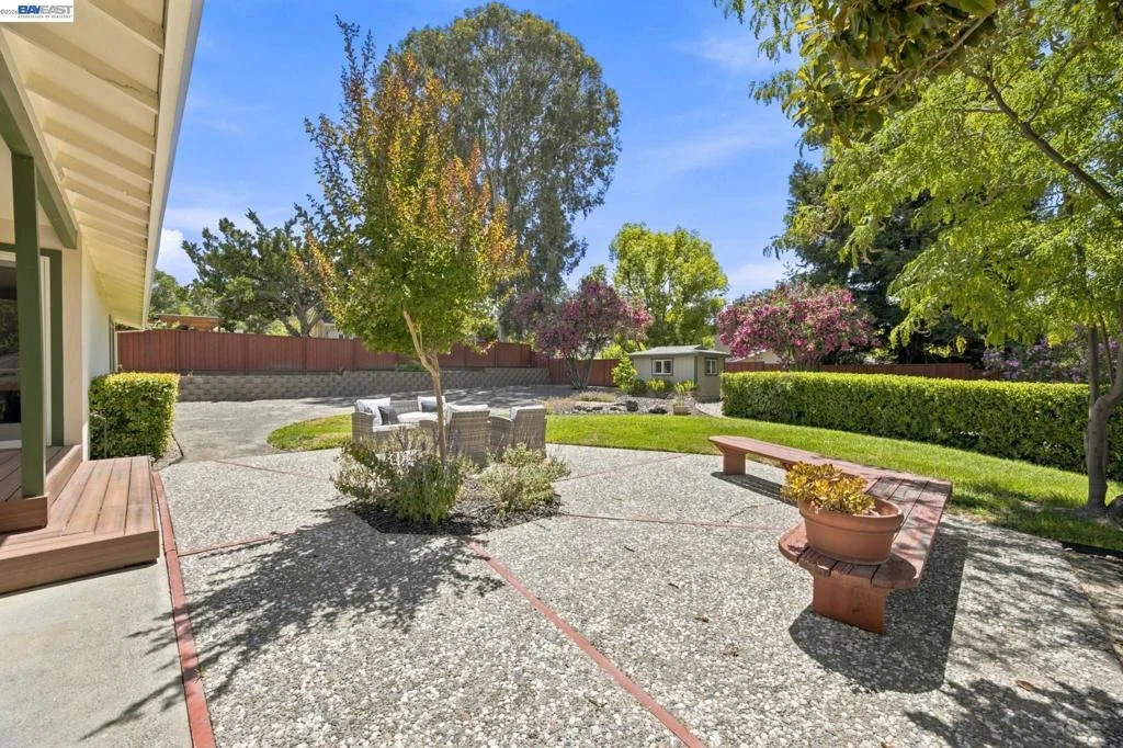 Photo of 1082 Springfield Dr.
