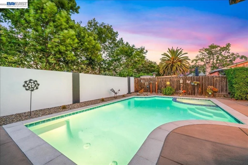 Photo of 586 Colusa Way
