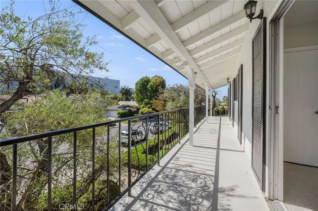 Photo of 890 N Hillside Drive