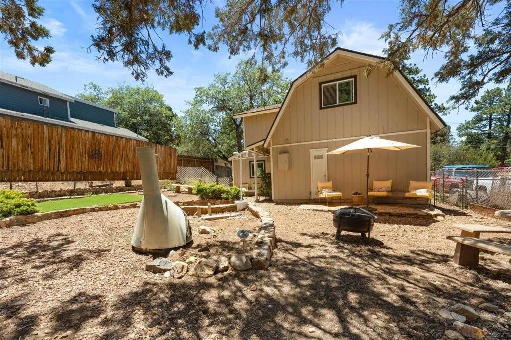 Photo of 819 Holmes Lane