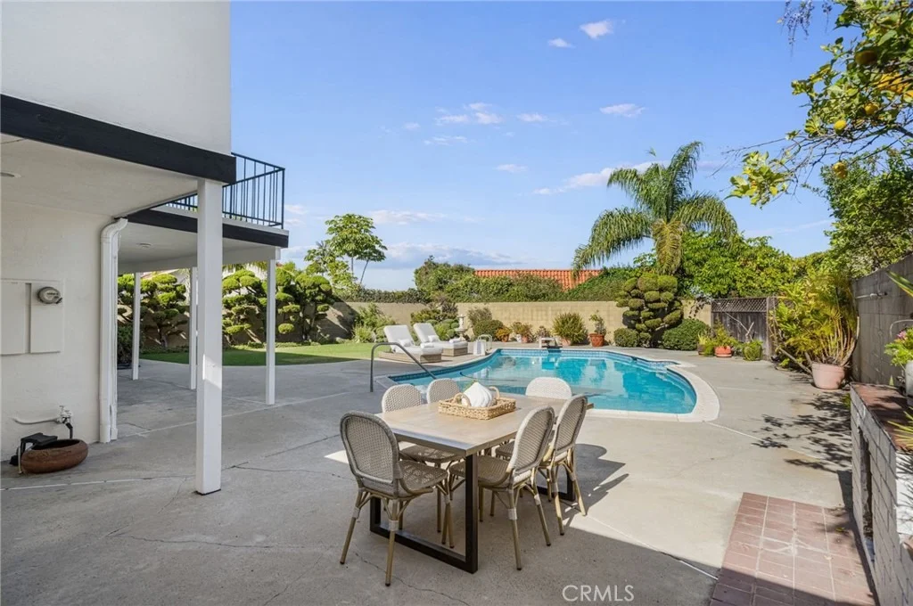 Photo of 890 N Hillside Drive