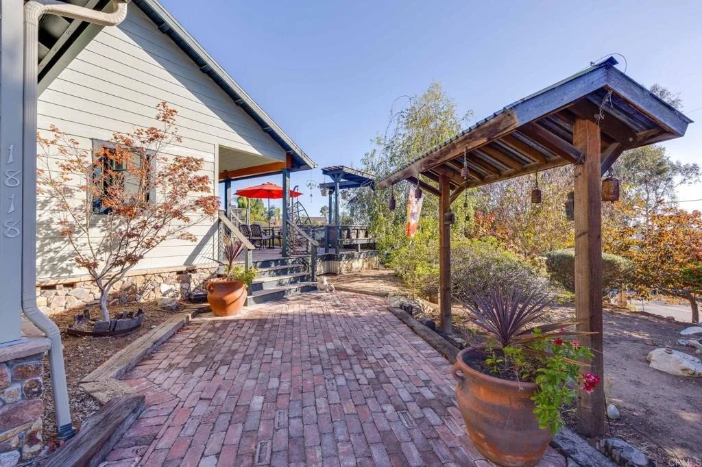 Photo of 1818 Avocado Road