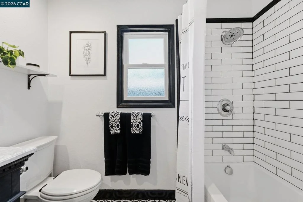 Photo of 8 Lander Dr