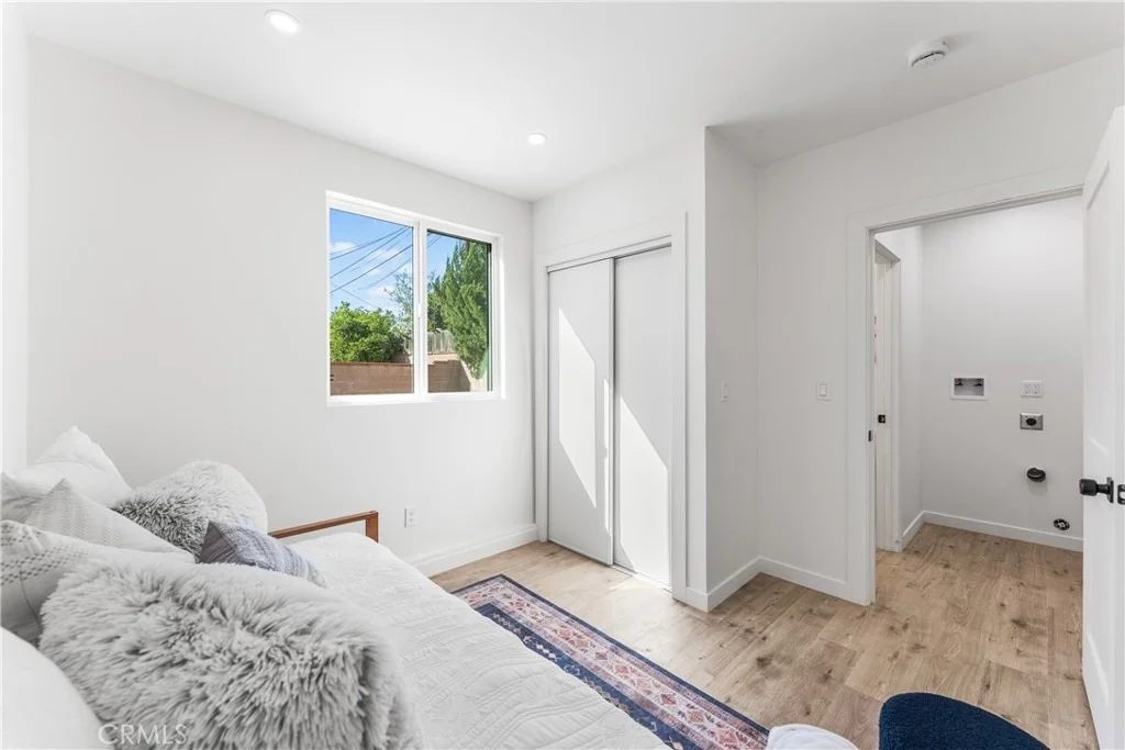 Photo of 8908 8910 Lev Avenue