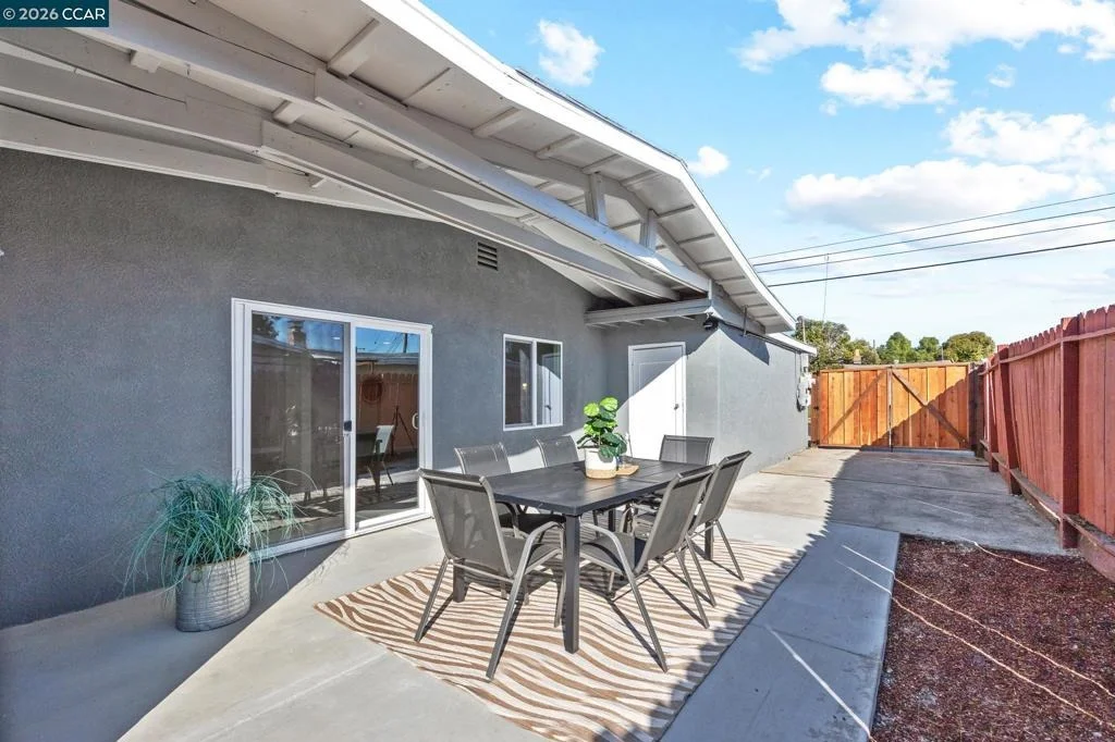 Photo of 2697 Mayfair