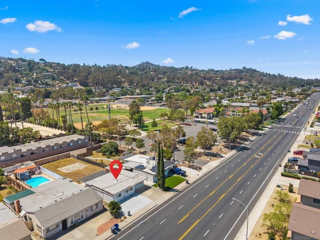 Photo of 317 W Chase Ave W