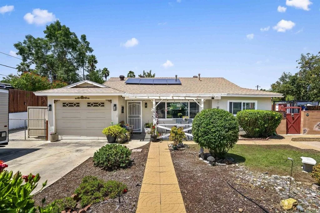 Photo of 1855 Kurenda Way
