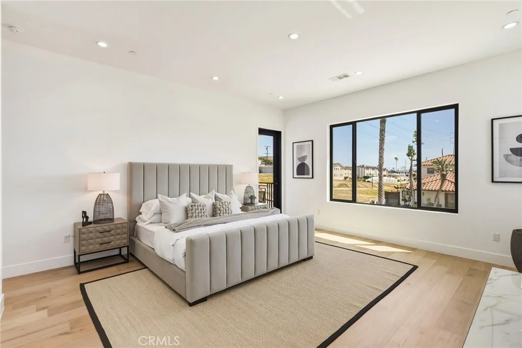 Photo of 2501 Curtis